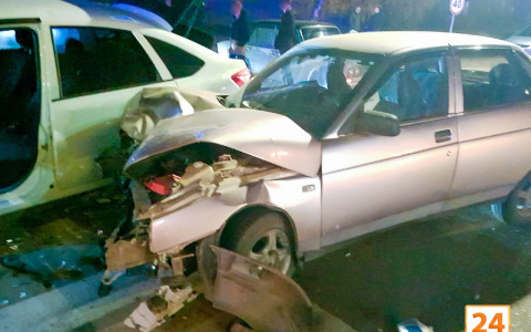 Отечественные авто столкнулись на нерегулируемом перекрестке в Волжске