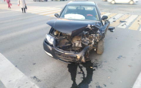 В Йошкар-Оле на пешеходном переходе сбили женщину