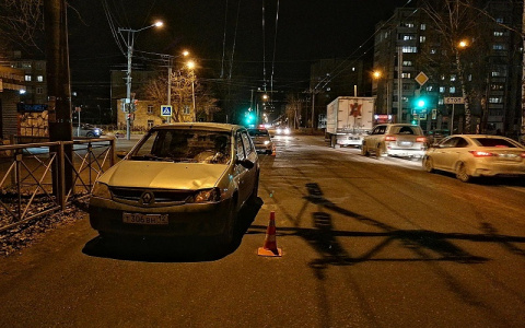 Йошкаролинка с ребенком оказались под колесами авто