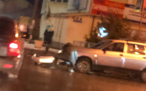 На перекрестке в Йошкар-Оле столкнулись два автомобиля