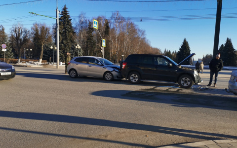 В центре Йошкар-Оле произошло массовое ДТП