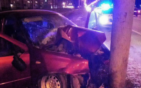 В Йошкар-Оле водитель врезался в столб