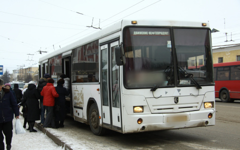 Очередное ДТП с маршруткой в Йошкар-Оле: пассажирку с травмами доставили в больницу