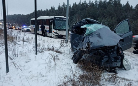 В Марий Эл в автобус врезалась женщина за рулем и погибла
