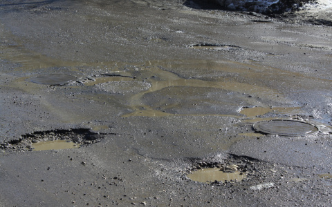 Новая дорога на Карла Маркса развалилась через несколько месяцев, виновный задержан