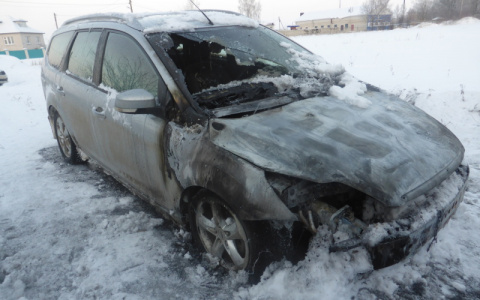 Житель Марий Эл поджег свой автомобиль, пытаясь прогреть двигатель