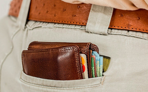 Почему стоит отказаться от хранения денег "под матрасом"