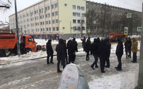 Фоторепортаж с площади Ленина: что сейчас происходит в центре Йошкар-Олы