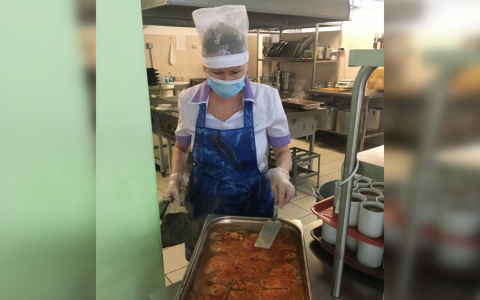 Стало известно, куда обращаться йошкаролинцам, если их детей плохо кормят в школе