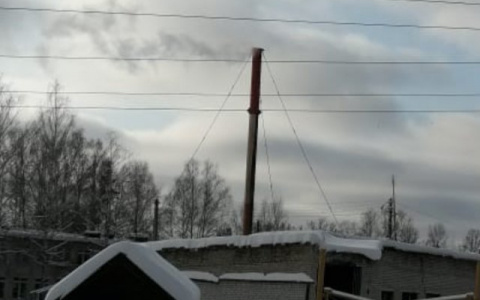 В Килемарах починили согнувшуюся от ветра трубу