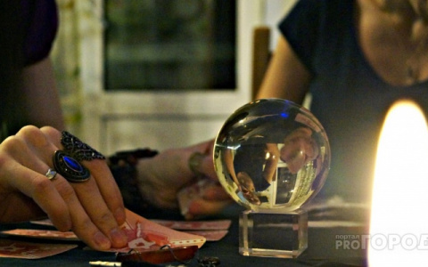 В Йошкар-Оле пенсионерка решила наладить личную жизнь дочери с помощью экстрасенса