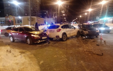 Две автоледи «не поделили» дорогу в Йошкар-Оле: в результате ДТП пострадал пятилетний ребенок