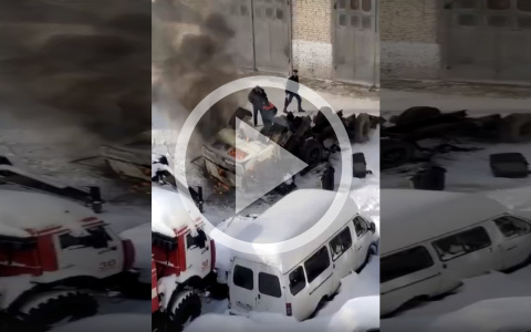 В центре Йошкар-Олы горит грузовик