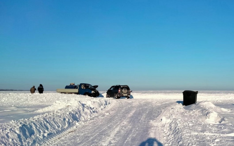 В снежном поле Марий Эл столкнулись грузовик и "Нива": есть пострадавшие