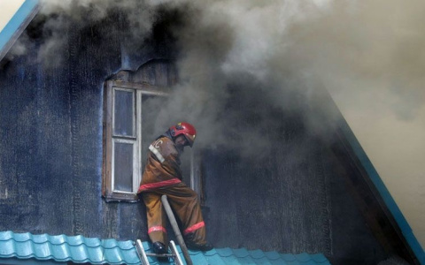 Йошкаролинец вынес пожилую женщину из огня