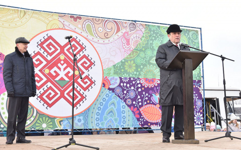 Глава республики посетил фестиваль марийских брендов в Волжске