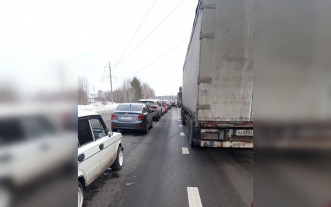 Выезды из Йошкар-Оле перекрыли на 5 часов раньше: горожане стоят в огромных пробках