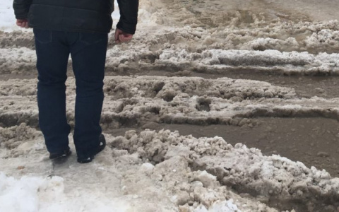 В Йошкар-Оле дорога превратилась в "снежную кашу с тонной воды"