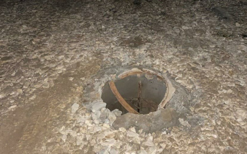 Жители пригорода Йошкар-Олы боятся провалиться в канализацию из-за открытого люка
