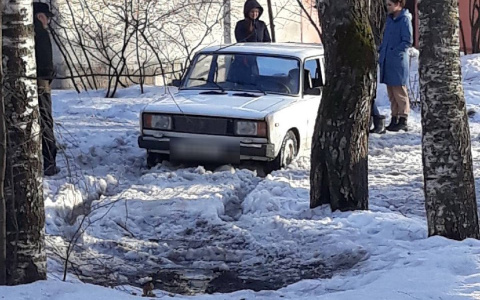 Йошкаролинцы рассказали о чистке дворов: «Застревает каждая вторая машина»