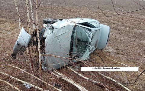 На трассе в Марий Эл легковушка перевернулась на крышу
