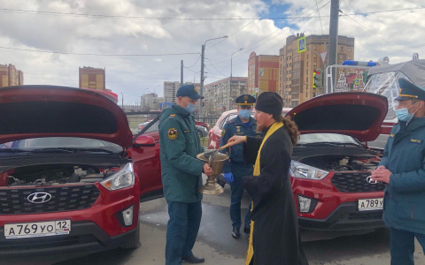 В Йошкар-Оле освятили технику МЧС