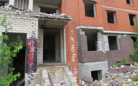 В Йошкар-Оле осудят крановщика, из-за которого насмерть придавило бетонной плитой мужчину