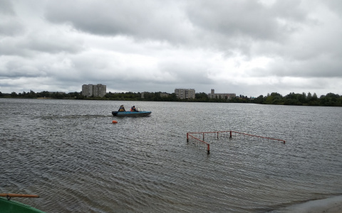 «Новый песок и чистое дно»: центральный пляж в Йошкар-Оле подготавливают к купальному сезону