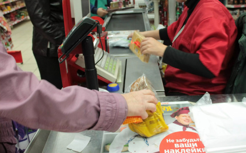 Россиян начали обманывать на кассах с помощью секретных штрих-кодов