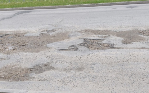 Жители Йошкар-Олы годами ездят по разрушающейся дороге на Петрова