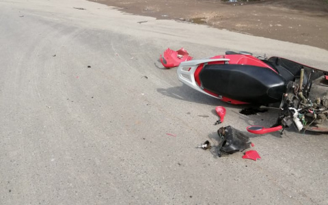 В Йошкар-Оле скутерист вылетел на «встречку», чтобы не врезаться в иномарку