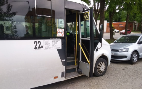 Йошкаролинка выпала из дверей едущей маршрутки: полицейские ищут очевидцев