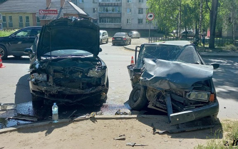 «Попытался уйти от удара на встречку»: йошкаролинец разбил в лобовом столкновении "тринашку"