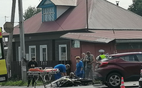 На Лебедева в Йошкар-Оле новенькая иномарка сбила мотоциклиста