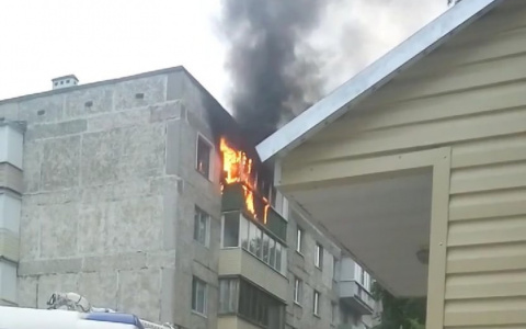 В йошкар-олинской многоэтажке в праздничный вечер внезапно начался пожар
