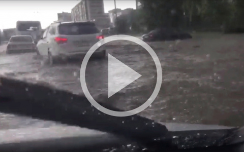 Из-за сильного ливня улицы Йошкар-Олы превратились болота