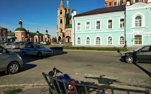 «Мужчина обратился к медикам»: полицейские выясняют обстоятельства ДТП у кремля в Йошкар-Оле