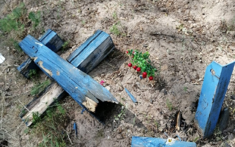 «Ублюдки без ценностей!»: в Марий Эл неизвестные вандалы разгромили кладбище