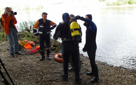 «Отвлеклись на секунду»: в Марий Эл четырехлетний малыш утонул во время купания с папой и дядей