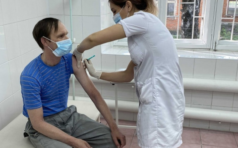 Сотрудники "Троллейбусного транспорта" вакцинировались от коронавируса