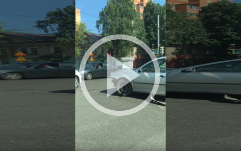 На одном из перекрестков в Йошкар-Оле столкнулись две иномарки