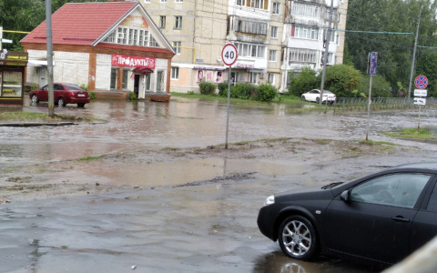 «Есть новые ливневки, но от потопов не спасают»: йошкаролинцы недовольны лужами на Подольских Курсантов