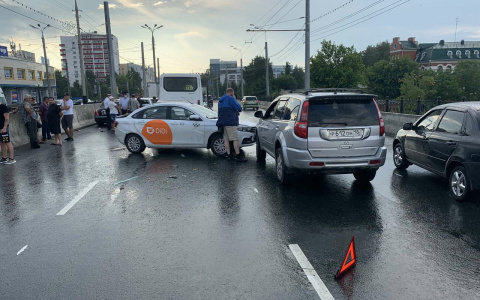 «Один человек пострадал»: стали известны детали ДТП на Центральном мосту