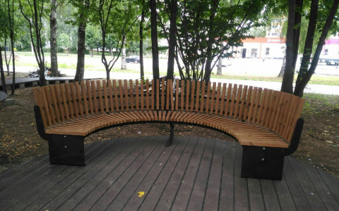 «Они уже ходуном!»: в Йошкар-Оле на Йывана Кырли за «Планетой» установили эко-скамейки