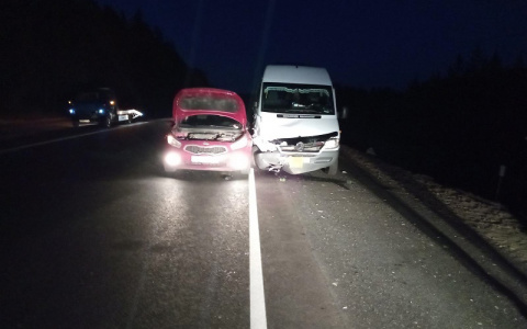 Молодой житель Марий Эл на KIA врезался в микроавтобус на объездной Волжска