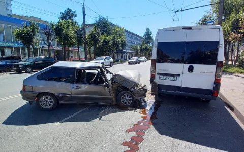 Появились подробности серьезного ДТП с микроавтобусом в Йошкар-Оле