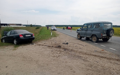 Серьезное ДТП на Санчурском тракте в Марий Эл: иномарка столкнулась в УАЗиком