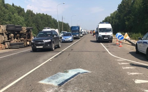 «Водители в тяжелом состоянии»: известны обстоятельства ДТП с двумя самосвалами на трассе в Марий Эл