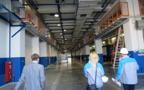 «Возбуждено уголовное дело»: в Йошкар-Оле рабочий упал в яму с подъемником