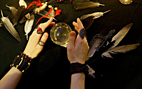 Звезды «советуют» девам не полагаться на эмоции, а водолеям пора рисковать